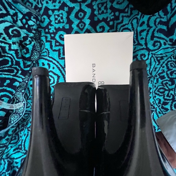 🆕 Black Patent Leather Peep-Toe Heels - Size 9.5 - Picture 4 of 6